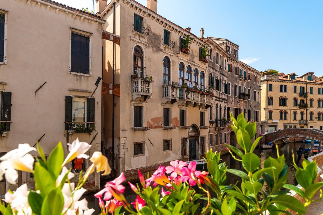 Ln Luxe Apartment Venice Canal View Exteriér fotografie